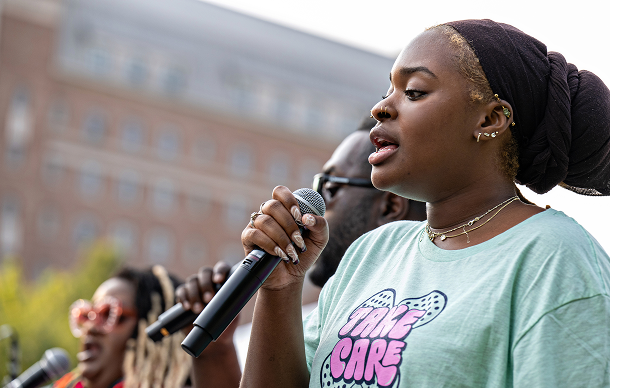 People using the mic